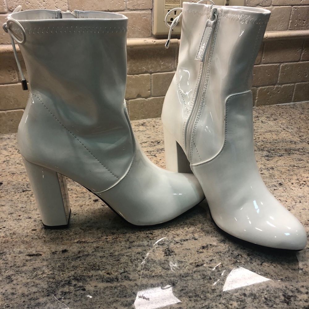 TRENDY white ankle boots